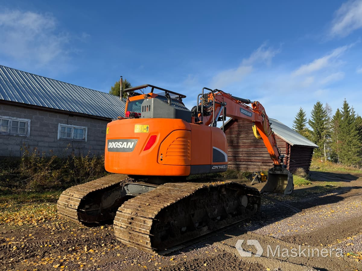 Grävmaskin Doosan DX140LCR-5 / Skördaraggregat 25RH - Bager gusjeničar: slika Grävmaskin Doosan DX140LCR-5 / Skördaraggregat 25RH - Bager gusjeničar Grävmaskin Doosan DX140LCR-5 / Skördaraggregat 25RH - Bager gusjeničar: slika Grävmaskin Doosan DX140LCR-5 / Skördaraggregat 25RH - Bager gusjeničar