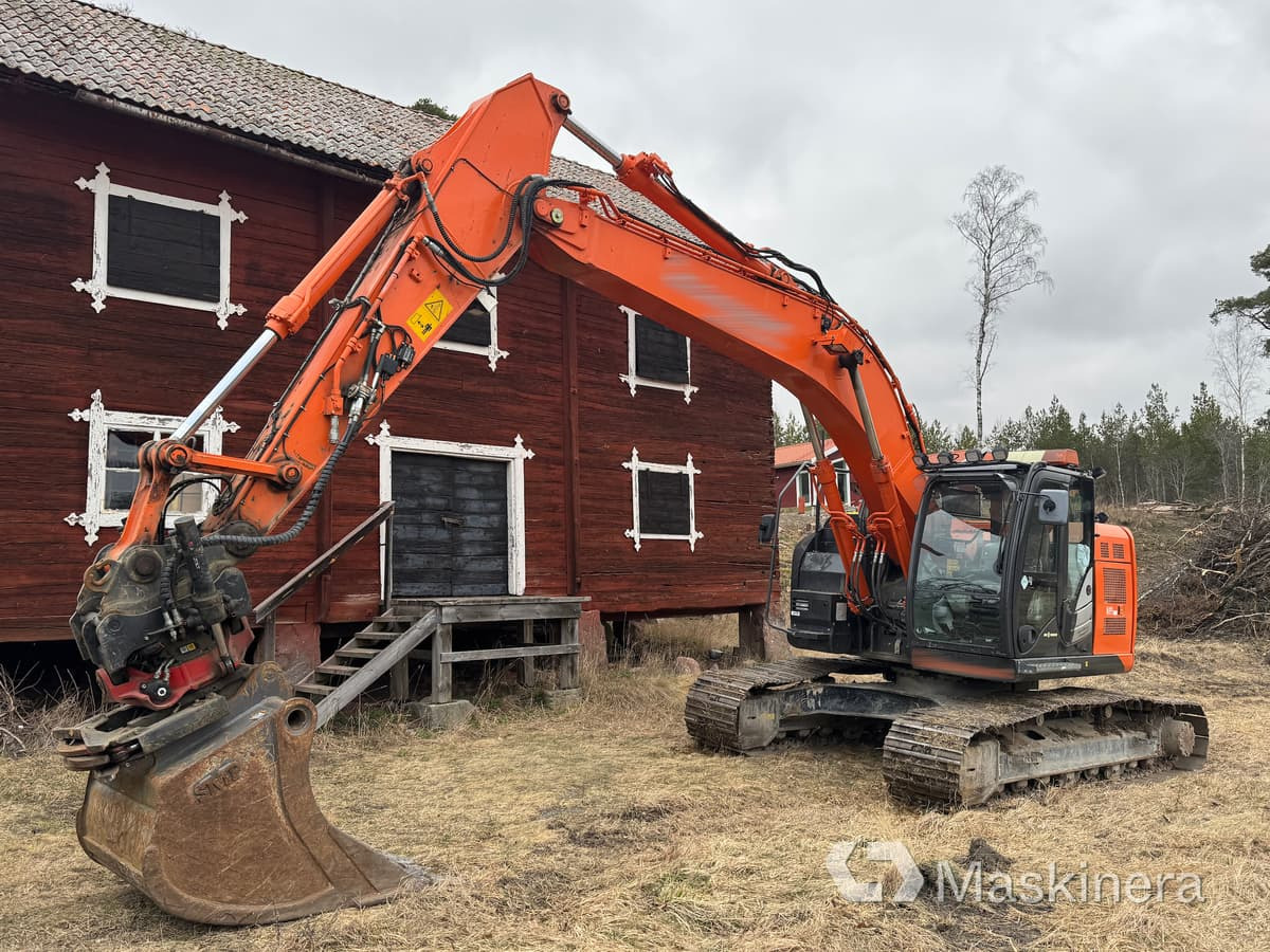 Grävmaskin Hitachi ZX225USLC-5B med redskap - Bager gusjeničar: slika Grävmaskin Hitachi ZX225USLC-5B med redskap - Bager gusjeničar Grävmaskin Hitachi ZX225USLC-5B med redskap - Bager gusjeničar: slika Grävmaskin Hitachi ZX225USLC-5B med redskap - Bager gusjeničar