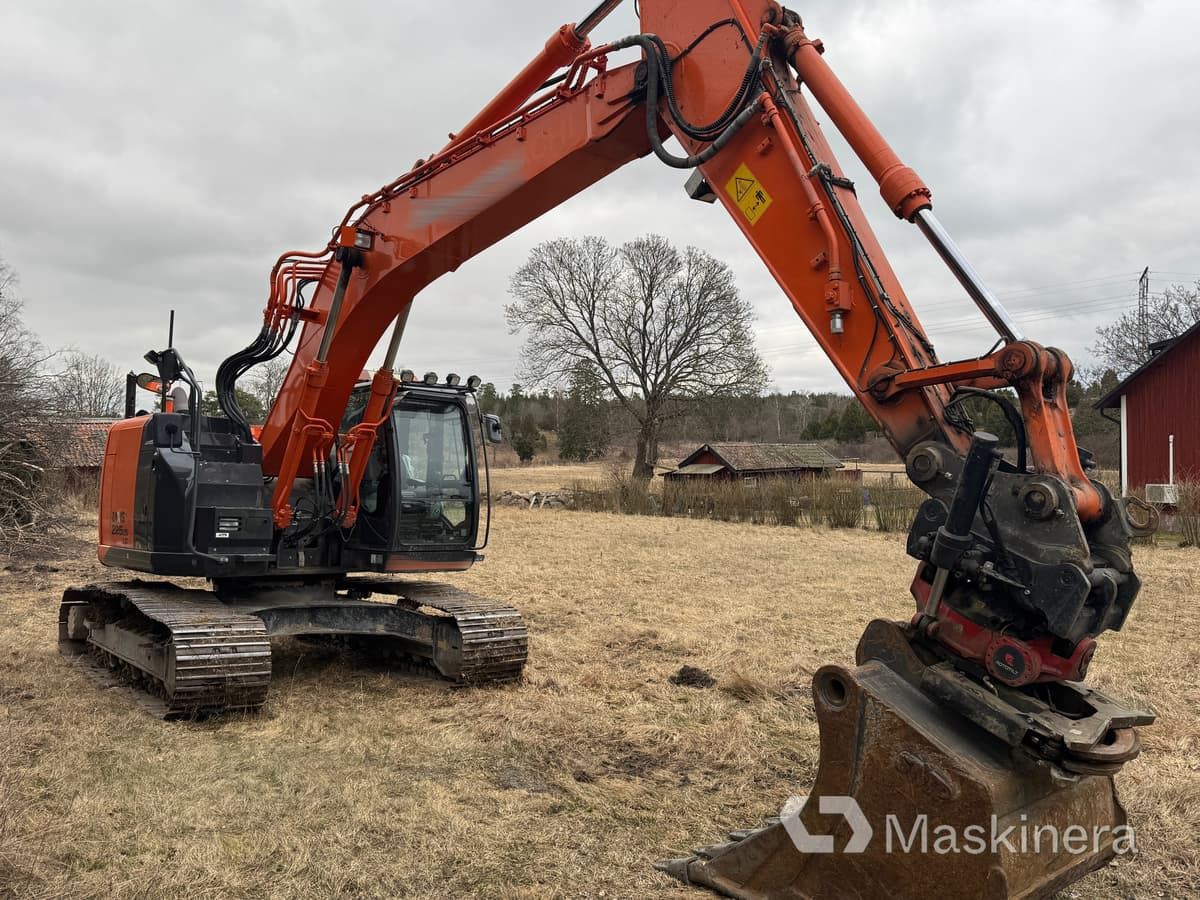 Grävmaskin Hitachi ZX225USLC-5B med redskap - Bager gusjeničar: slika Grävmaskin Hitachi ZX225USLC-5B med redskap - Bager gusjeničar Grävmaskin Hitachi ZX225USLC-5B med redskap - Bager gusjeničar: slika Grävmaskin Hitachi ZX225USLC-5B med redskap - Bager gusjeničar