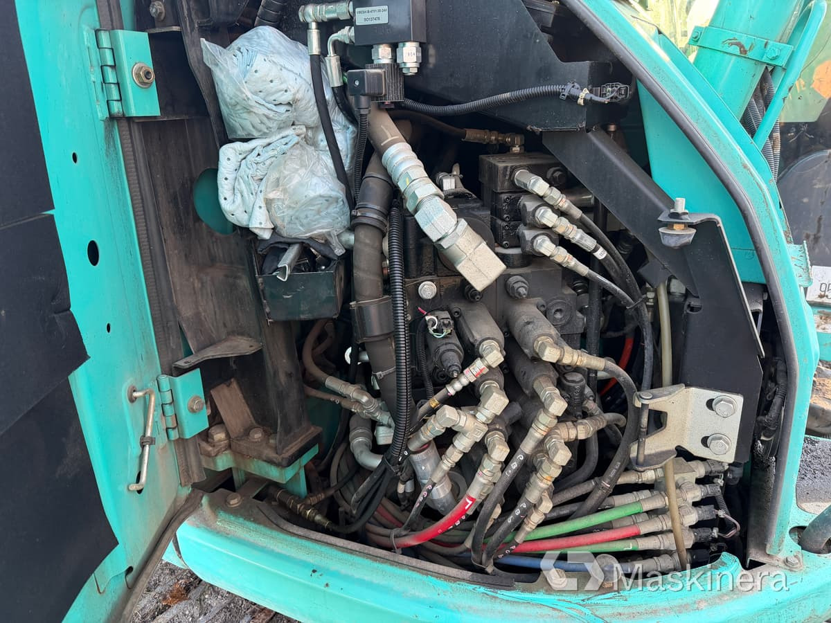 Bager gusjeničar Grävmaskin Kobelco SK140SRLC-5: slika Bager gusjeničar Grävmaskin Kobelco SK140SRLC-5 Bager gusjeničar Grävmaskin Kobelco SK140SRLC-5: slika Bager gusjeničar Grävmaskin Kobelco SK140SRLC-5