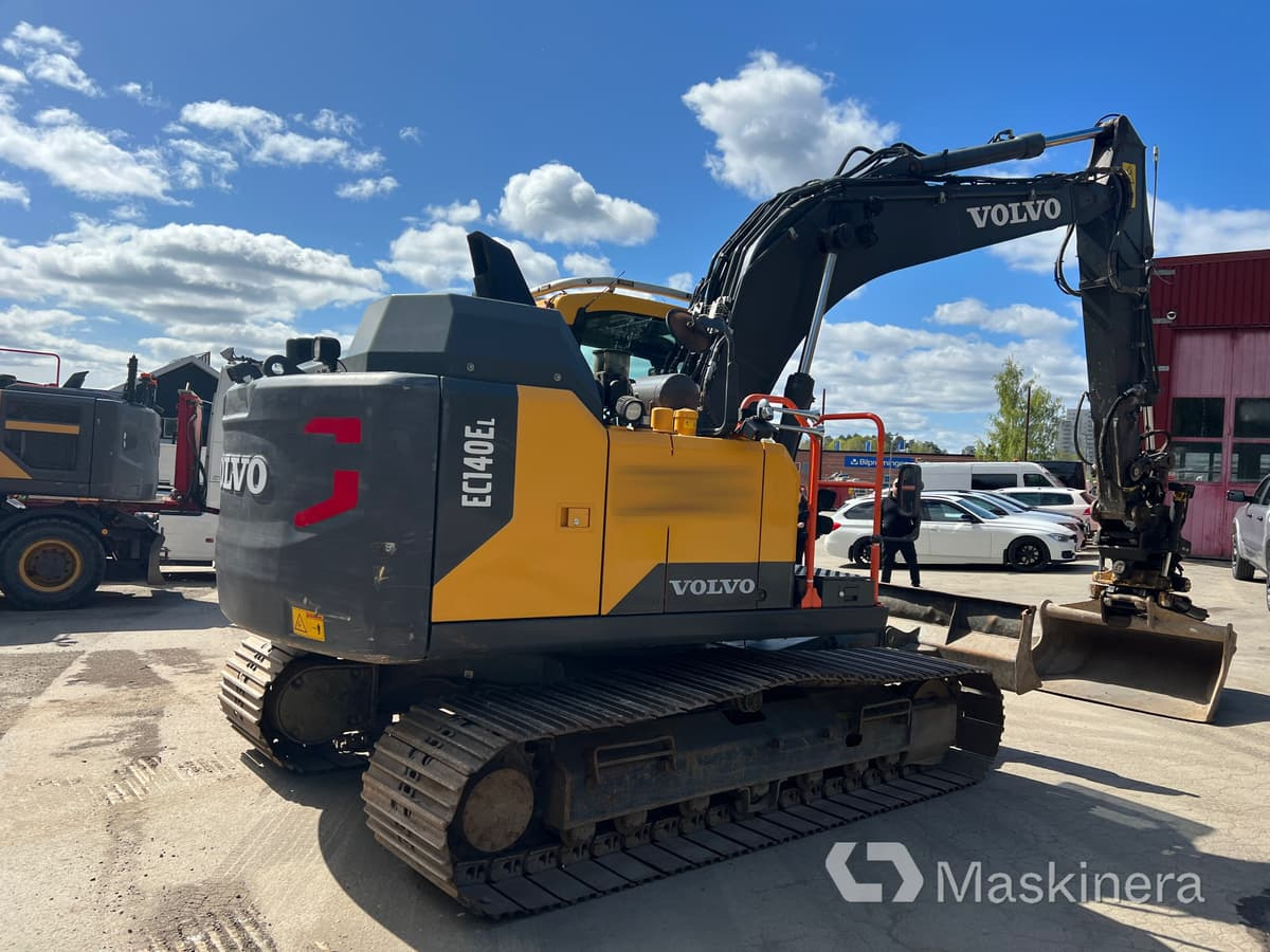 Grävmaskin Volvo EC140EL med 3 skopor - Bager gusjeničar: slika Grävmaskin Volvo EC140EL med 3 skopor - Bager gusjeničar Grävmaskin Volvo EC140EL med 3 skopor - Bager gusjeničar: slika Grävmaskin Volvo EC140EL med 3 skopor - Bager gusjeničar