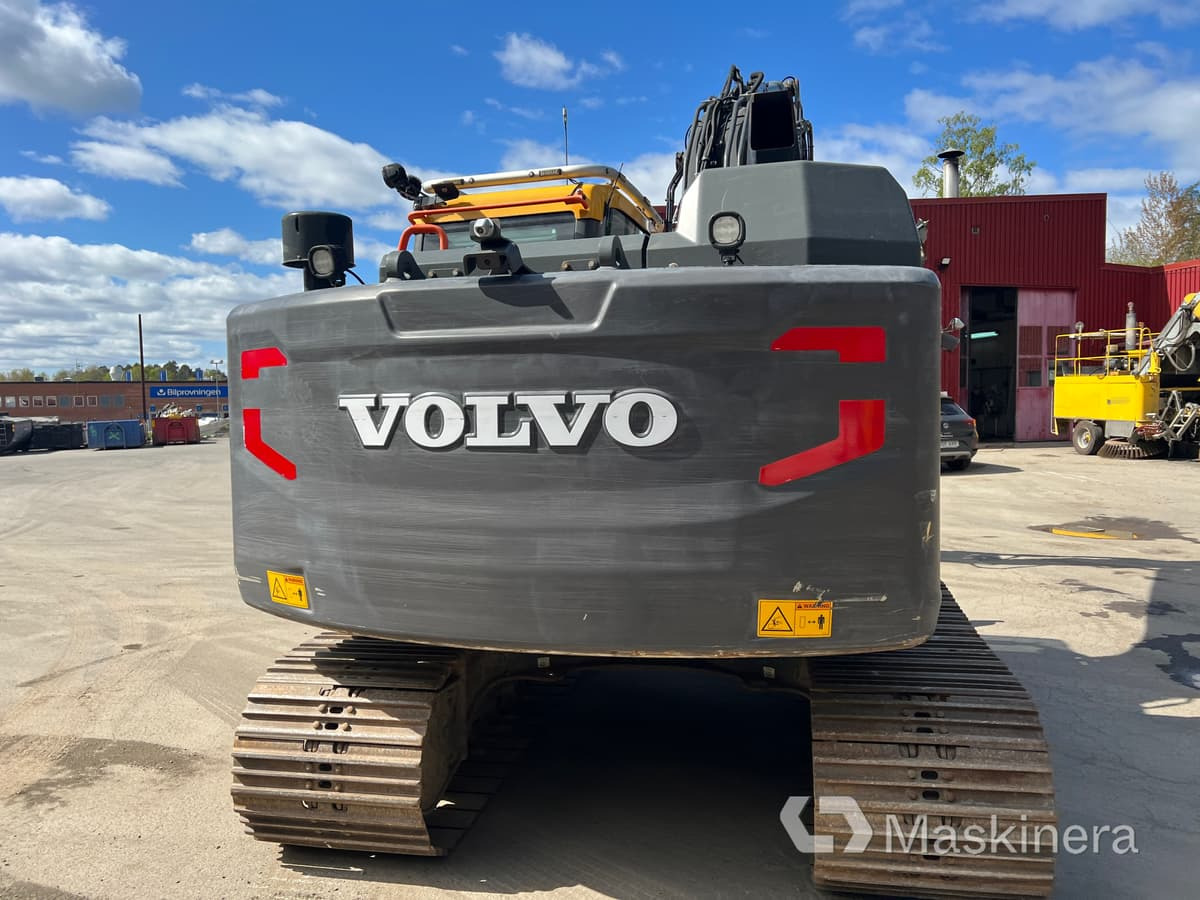Grävmaskin Volvo EC140EL med 3 skopor - Bager gusjeničar: slika Grävmaskin Volvo EC140EL med 3 skopor - Bager gusjeničar Grävmaskin Volvo EC140EL med 3 skopor - Bager gusjeničar: slika Grävmaskin Volvo EC140EL med 3 skopor - Bager gusjeničar