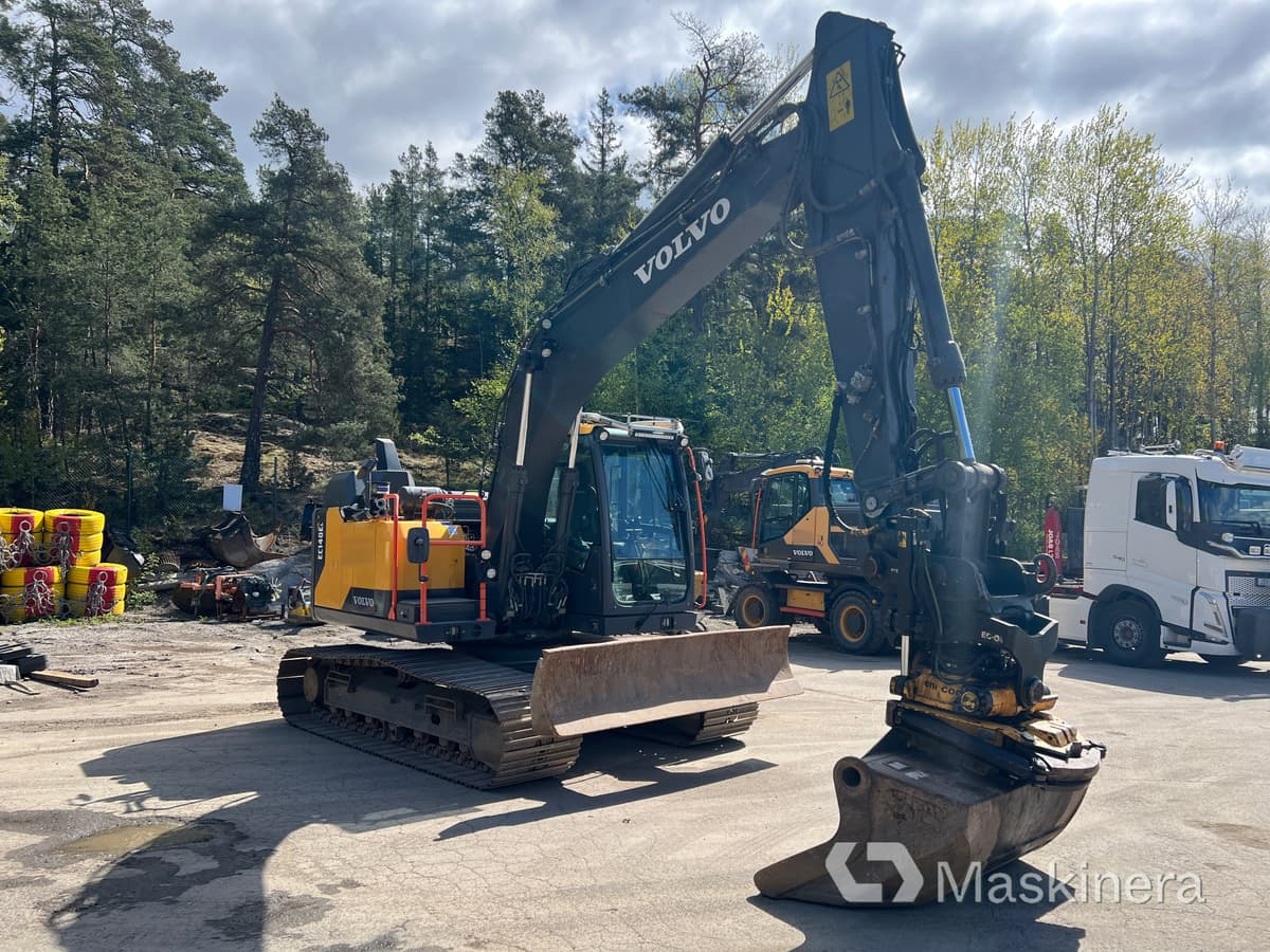 Grävmaskin Volvo EC140EL med 3 skopor - Bager gusjeničar: slika Grävmaskin Volvo EC140EL med 3 skopor - Bager gusjeničar Grävmaskin Volvo EC140EL med 3 skopor - Bager gusjeničar: slika Grävmaskin Volvo EC140EL med 3 skopor - Bager gusjeničar
