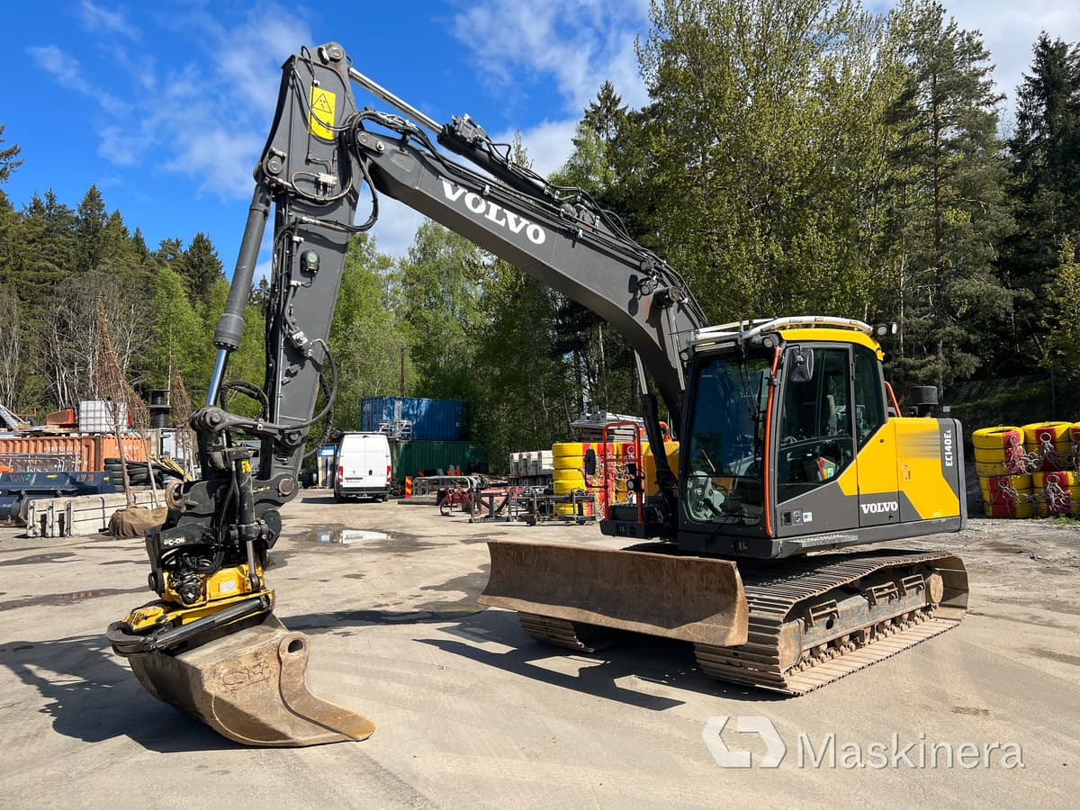 Grävmaskin Volvo EC140EL med 3 skopor - Bager gusjeničar: slika Grävmaskin Volvo EC140EL med 3 skopor - Bager gusjeničar Grävmaskin Volvo EC140EL med 3 skopor - Bager gusjeničar: slika Grävmaskin Volvo EC140EL med 3 skopor - Bager gusjeničar
