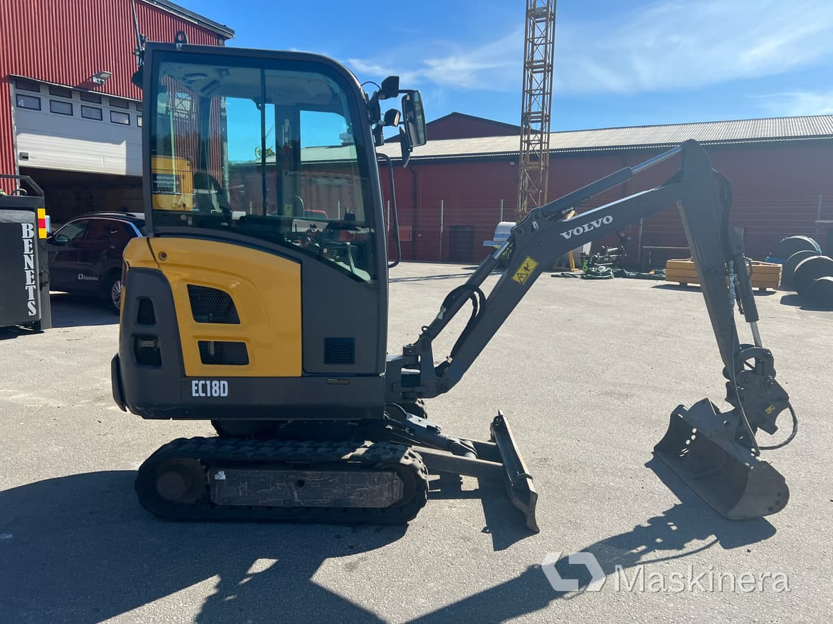 Grävmaskin Volvo EC18D med maskintrailer och redskap - Bager gusjeničar: slika Grävmaskin Volvo EC18D med maskintrailer och redskap - Bager gusjeničar Grävmaskin Volvo EC18D med maskintrailer och redskap - Bager gusjeničar: slika Grävmaskin Volvo EC18D med maskintrailer och redskap - Bager gusjeničar