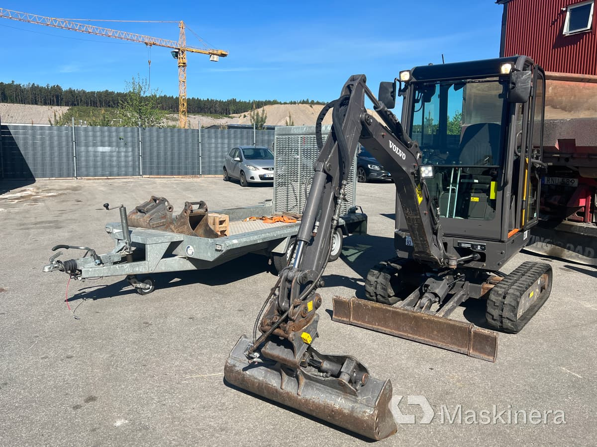 Grävmaskin Volvo EC18D med maskintrailer och redskap - Bager gusjeničar: slika Grävmaskin Volvo EC18D med maskintrailer och redskap - Bager gusjeničar Grävmaskin Volvo EC18D med maskintrailer och redskap - Bager gusjeničar: slika Grävmaskin Volvo EC18D med maskintrailer och redskap - Bager gusjeničar