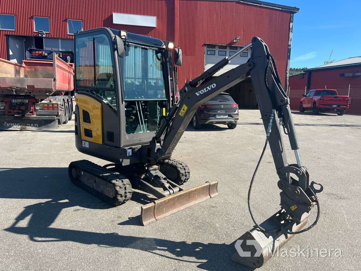 Grävmaskin Volvo EC18D med maskintrailer och redskap - Bager gusjeničar: slika Grävmaskin Volvo EC18D med maskintrailer och redskap - Bager gusjeničar Grävmaskin Volvo EC18D med maskintrailer och redskap - Bager gusjeničar: slika Grävmaskin Volvo EC18D med maskintrailer och redskap - Bager gusjeničar