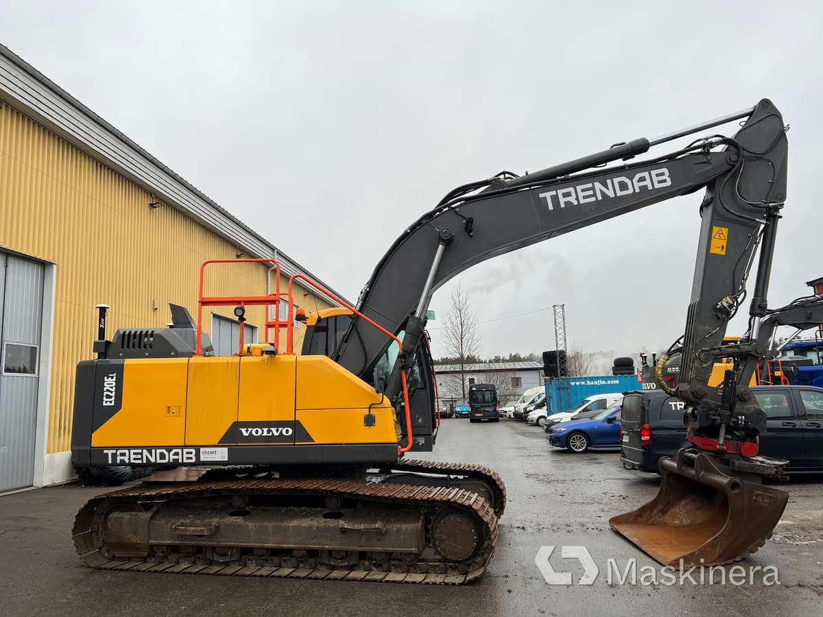 Grävmaskin Volvo EC220EL med tillbehör - Bager gusjeničar: slika Grävmaskin Volvo EC220EL med tillbehör - Bager gusjeničar Grävmaskin Volvo EC220EL med tillbehör - Bager gusjeničar: slika Grävmaskin Volvo EC220EL med tillbehör - Bager gusjeničar