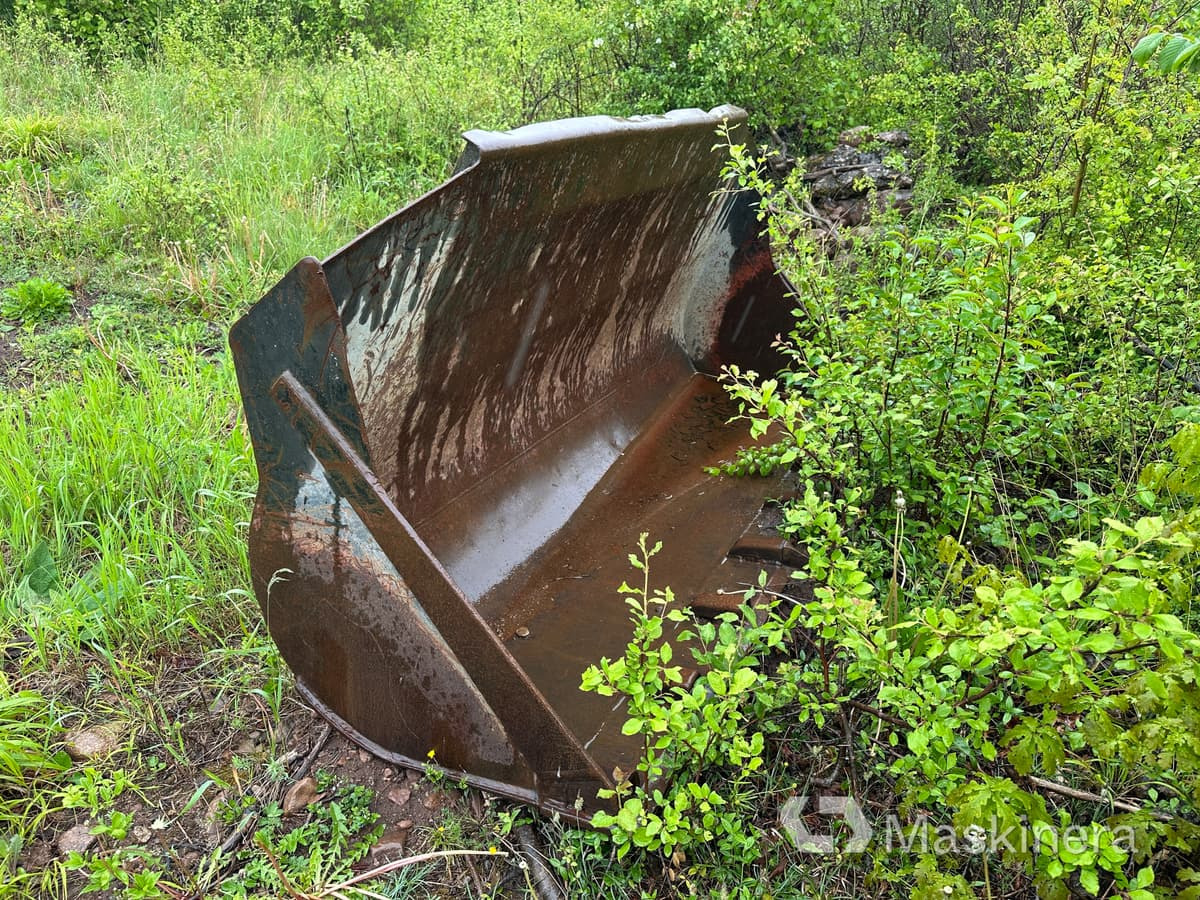 Grusskopa Volvo Stora BM - Utovarna korpa: slika Grusskopa Volvo Stora BM - Utovarna korpa Grusskopa Volvo Stora BM - Utovarna korpa: slika Grusskopa Volvo Stora BM - Utovarna korpa