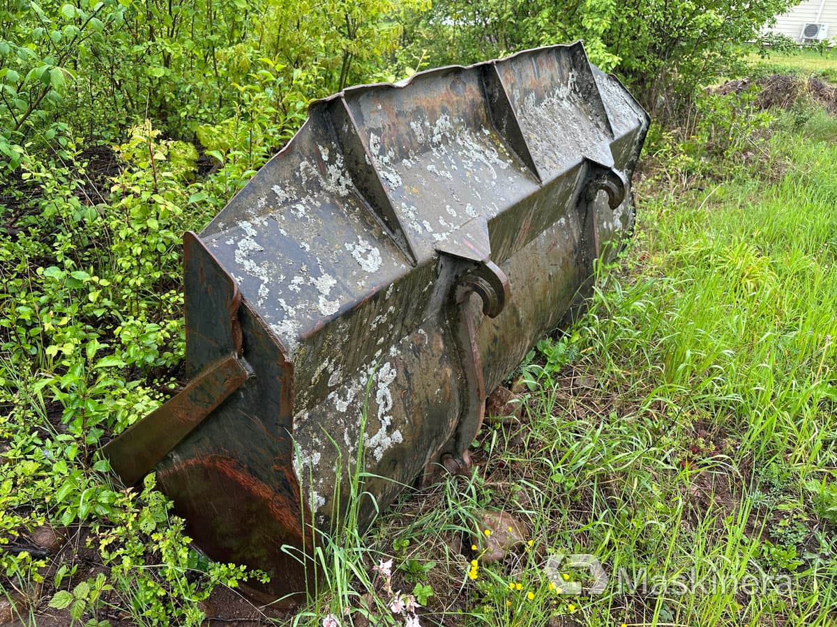 Grusskopa Volvo Stora BM - Utovarna korpa: slika Grusskopa Volvo Stora BM - Utovarna korpa Grusskopa Volvo Stora BM - Utovarna korpa: slika Grusskopa Volvo Stora BM - Utovarna korpa