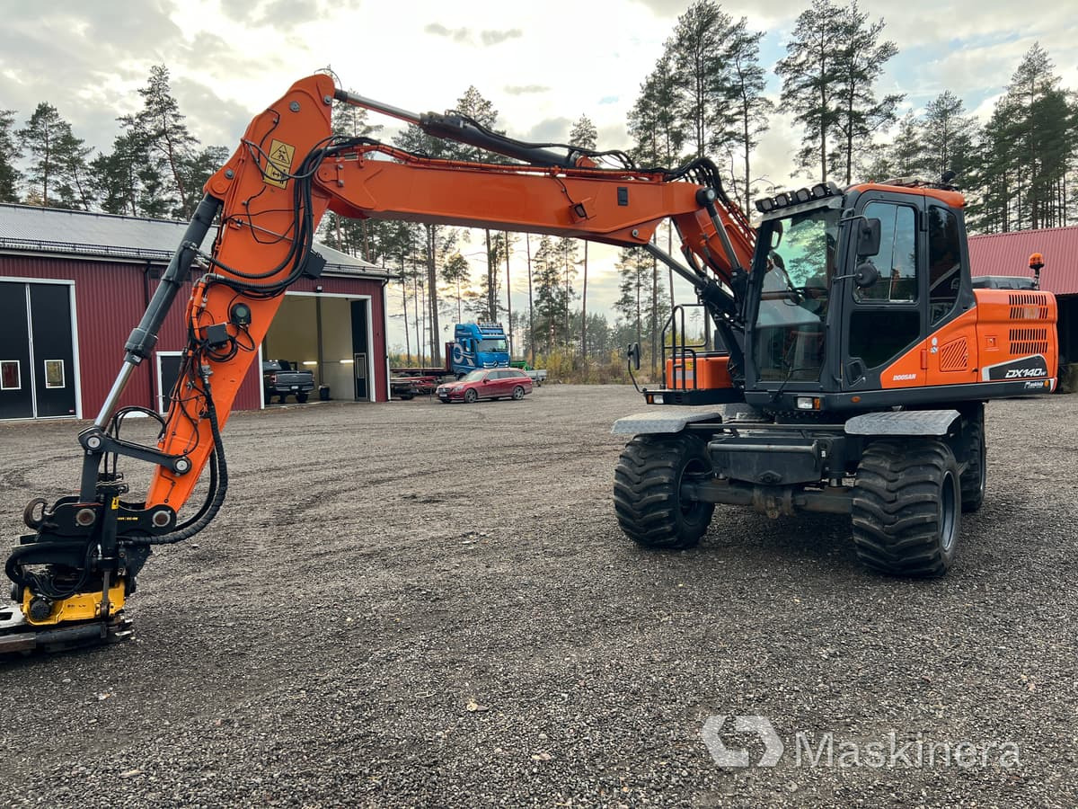 Hjulgrävare Doosan DX140-5 - Bager gusjeničar: slika Hjulgrävare Doosan DX140-5 - Bager gusjeničar Hjulgrävare Doosan DX140-5 - Bager gusjeničar: slika Hjulgrävare Doosan DX140-5 - Bager gusjeničar