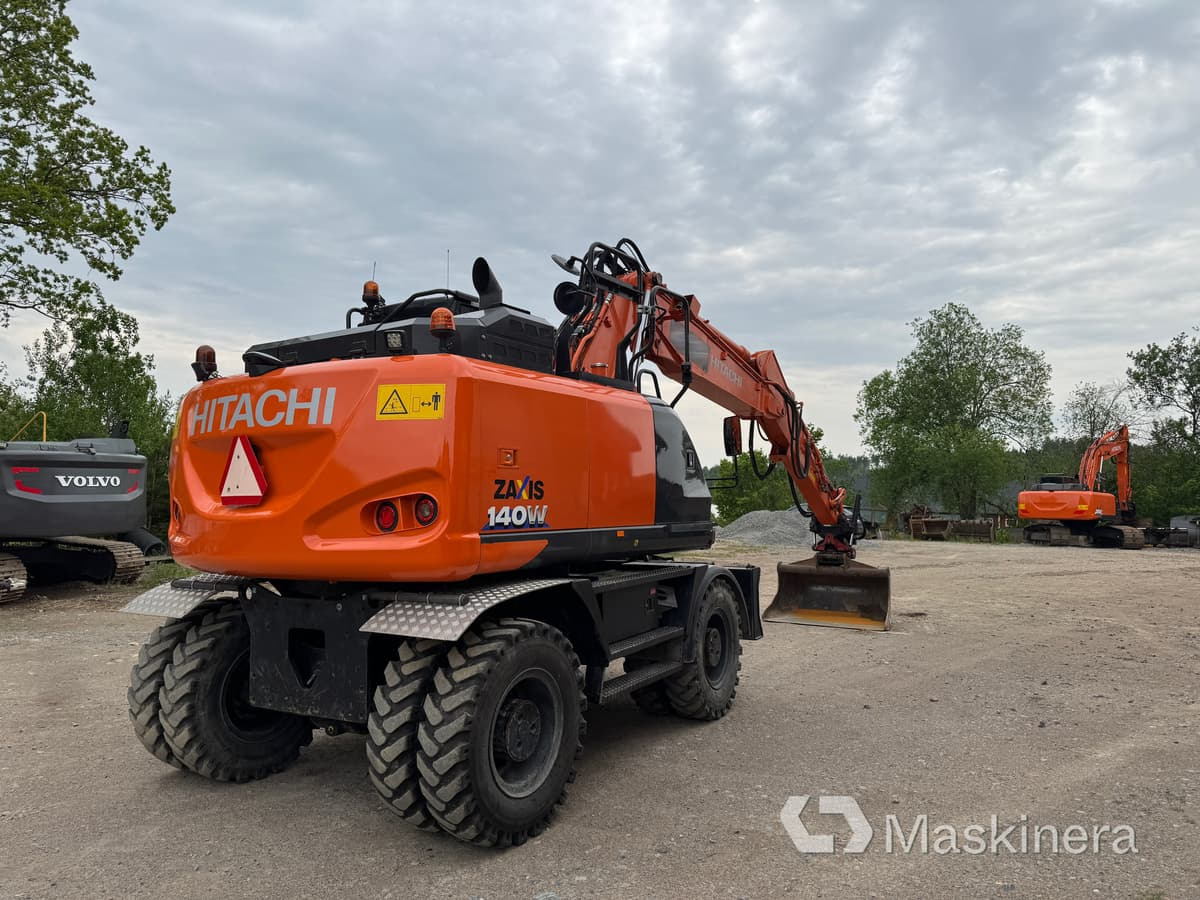 Hjulgrävare Hitachi Zaxis 140W med redskap - Bager gusjeničar: slika Hjulgrävare Hitachi Zaxis 140W med redskap - Bager gusjeničar Hjulgrävare Hitachi Zaxis 140W med redskap - Bager gusjeničar: slika Hjulgrävare Hitachi Zaxis 140W med redskap - Bager gusjeničar
