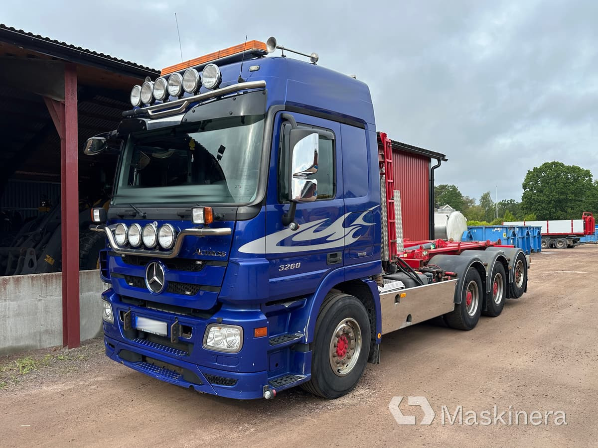Mercedes Benz 930.24 3260L Krokbil Mercedes Benz 3260L med Cameleont - Kamion s kukastom dizalicom: slika Mercedes Benz 930.24 3260L Krokbil Mercedes Benz 3260L med Cameleont - Kamion s kukastom dizalicom Mercedes Benz 930.24 3260L Krokbil Mercedes Benz 3260L med Cameleont - Kamion s kukastom dizalicom: slika Mercedes Benz 930.24 3260L Krokbil Mercedes Benz 3260L med Cameleont - Kamion s kukastom dizalicom