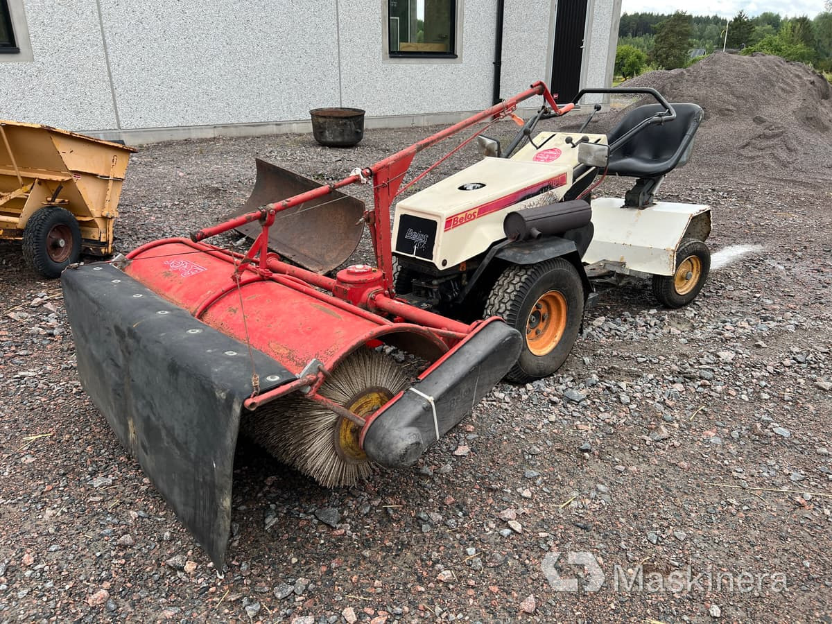 Redskapsbärare Belos 284 med redskap - Namjenska/ Posebna vozila: slika Redskapsbärare Belos 284 med redskap - Namjenska/ Posebna vozila Redskapsbärare Belos 284 med redskap - Namjenska/ Posebna vozila: slika Redskapsbärare Belos 284 med redskap - Namjenska/ Posebna vozila
