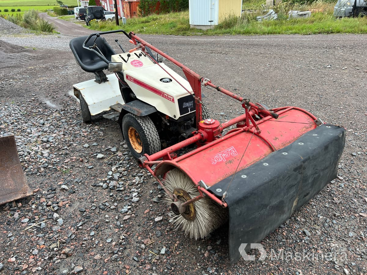 Redskapsbärare Belos 284 med redskap - Namjenska/ Posebna vozila: slika Redskapsbärare Belos 284 med redskap - Namjenska/ Posebna vozila Redskapsbärare Belos 284 med redskap - Namjenska/ Posebna vozila: slika Redskapsbärare Belos 284 med redskap - Namjenska/ Posebna vozila
