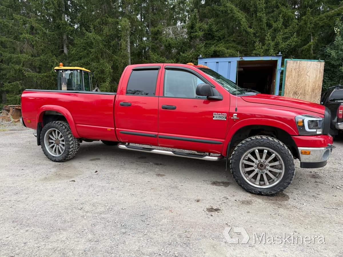 Pickup Dodge Ram 2500 4X4 - Furgon: slika Pickup Dodge Ram 2500 4X4 - Furgon Pickup Dodge Ram 2500 4X4 - Furgon: slika Pickup Dodge Ram 2500 4X4 - Furgon