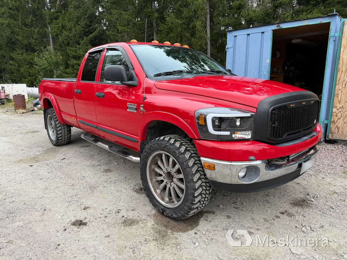 Pickup Dodge Ram 2500 4X4 - Furgon: slika Pickup Dodge Ram 2500 4X4 - Furgon Pickup Dodge Ram 2500 4X4 - Furgon: slika Pickup Dodge Ram 2500 4X4 - Furgon