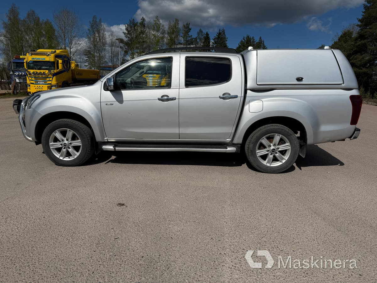 Pickup Isuzu D-max Craftsman 4X4 - Mali kombi: slika Pickup Isuzu D-max Craftsman 4X4 - Mali kombi Pickup Isuzu D-max Craftsman 4X4 - Mali kombi: slika Pickup Isuzu D-max Craftsman 4X4 - Mali kombi