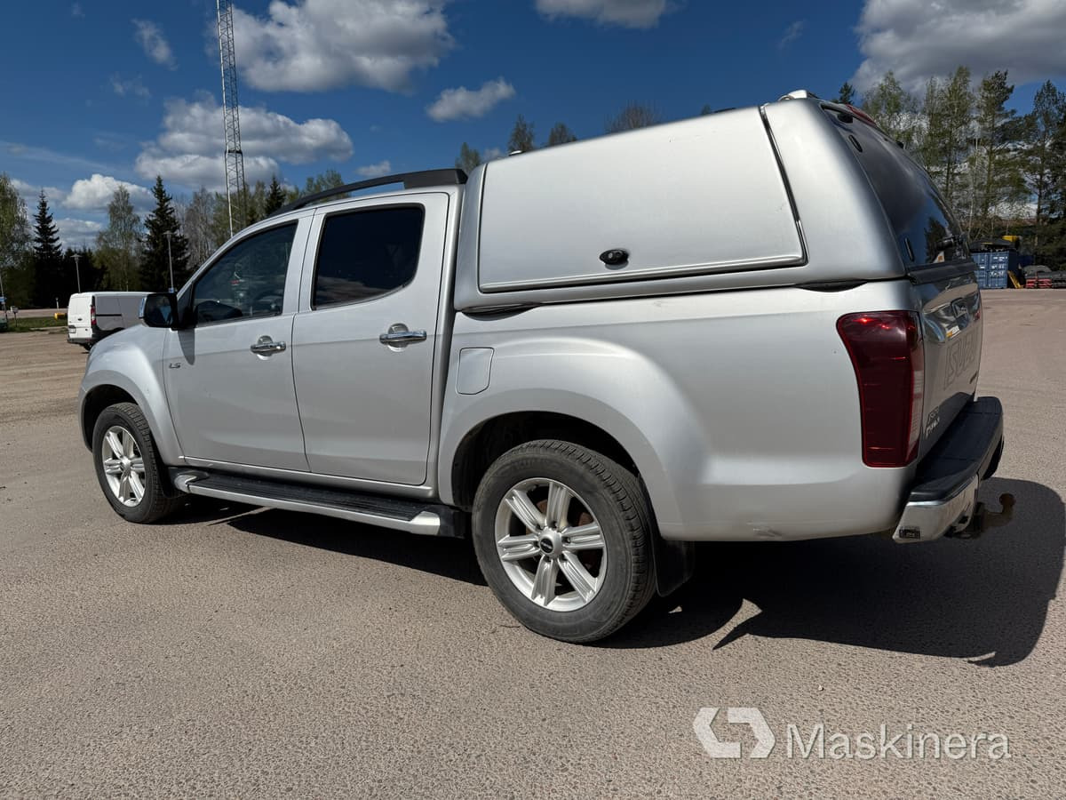 Pickup Isuzu D-max Craftsman 4X4 - Mali kombi: slika Pickup Isuzu D-max Craftsman 4X4 - Mali kombi Pickup Isuzu D-max Craftsman 4X4 - Mali kombi: slika Pickup Isuzu D-max Craftsman 4X4 - Mali kombi