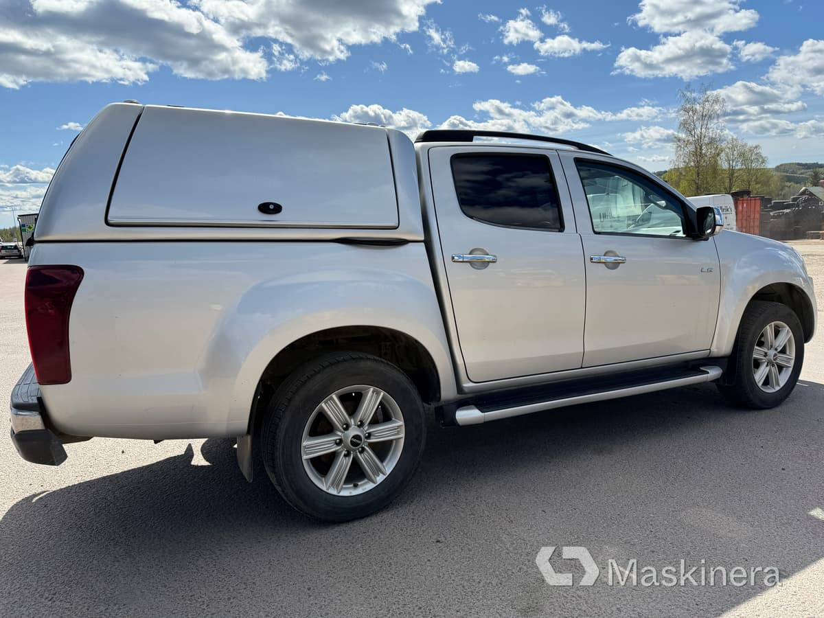 Pickup Isuzu D-max Craftsman 4X4 - Mali kombi: slika Pickup Isuzu D-max Craftsman 4X4 - Mali kombi Pickup Isuzu D-max Craftsman 4X4 - Mali kombi: slika Pickup Isuzu D-max Craftsman 4X4 - Mali kombi
