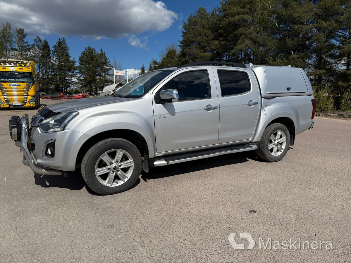 Pickup Isuzu D-max Craftsman 4X4 - Mali kombi: slika Pickup Isuzu D-max Craftsman 4X4 - Mali kombi Pickup Isuzu D-max Craftsman 4X4 - Mali kombi: slika Pickup Isuzu D-max Craftsman 4X4 - Mali kombi