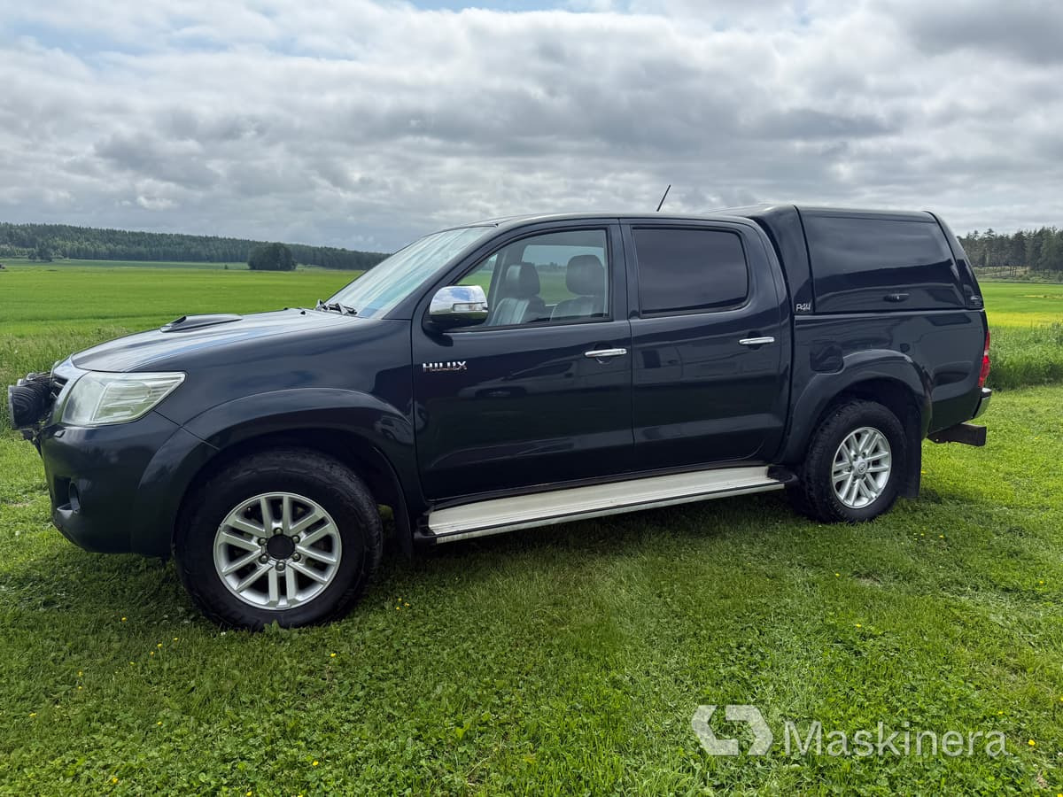 Pickup Toyota Hilux Dubbelhytt 3.0 D 4x4 - Furgon: slika Pickup Toyota Hilux Dubbelhytt 3.0 D 4x4 - Furgon Pickup Toyota Hilux Dubbelhytt 3.0 D 4x4 - Furgon: slika Pickup Toyota Hilux Dubbelhytt 3.0 D 4x4 - Furgon