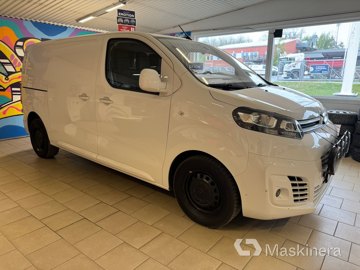 Skåpbil Citroën Jumpy - Mali kombi: slika Skåpbil Citroën Jumpy - Mali kombi Skåpbil Citroën Jumpy - Mali kombi: slika Skåpbil Citroën Jumpy - Mali kombi