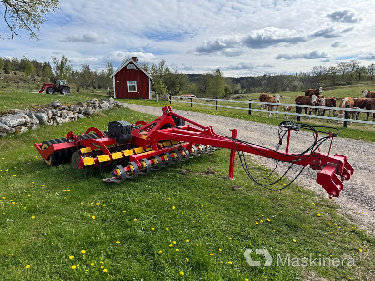 Tallrikskultivator Carrier Väderstad CR 350 - Tanjurača: slika Tallrikskultivator Carrier Väderstad CR 350 - Tanjurača Tallrikskultivator Carrier Väderstad CR 350 - Tanjurača: slika Tallrikskultivator Carrier Väderstad CR 350 - Tanjurača