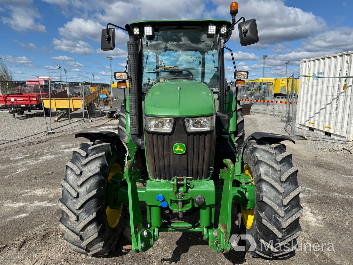 Traktor John Deere 5075M med snöutrustning - Traktor: slika Traktor John Deere 5075M med snöutrustning - Traktor Traktor John Deere 5075M med snöutrustning - Traktor: slika Traktor John Deere 5075M med snöutrustning - Traktor