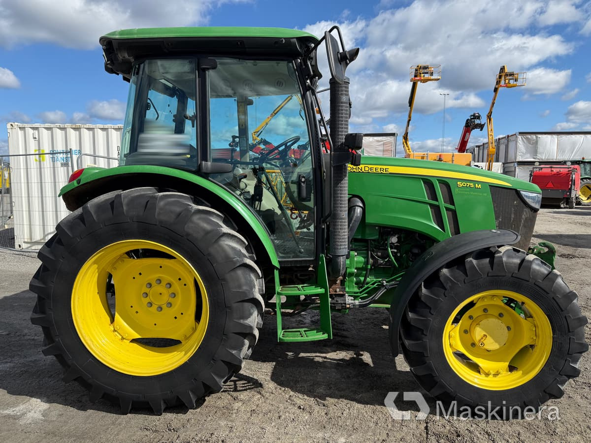 Traktor John Deere 5075M med snöutrustning - Traktor: slika Traktor John Deere 5075M med snöutrustning - Traktor Traktor John Deere 5075M med snöutrustning - Traktor: slika Traktor John Deere 5075M med snöutrustning - Traktor