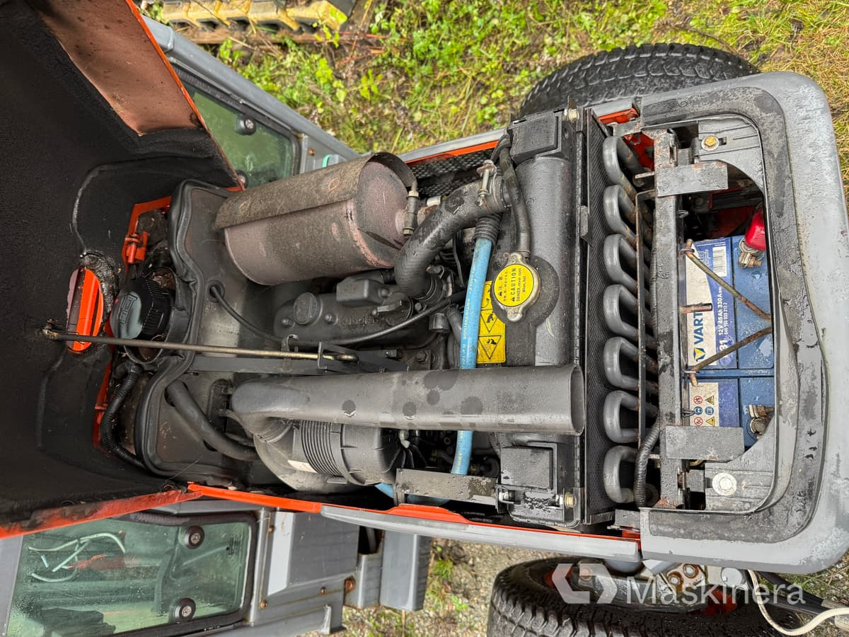 Traktor Traktor Kubota B2100 med Vikplog & Sandspridare: slika Traktor Traktor Kubota B2100 med Vikplog & Sandspridare Traktor Traktor Kubota B2100 med Vikplog & Sandspridare: slika Traktor Traktor Kubota B2100 med Vikplog & Sandspridare