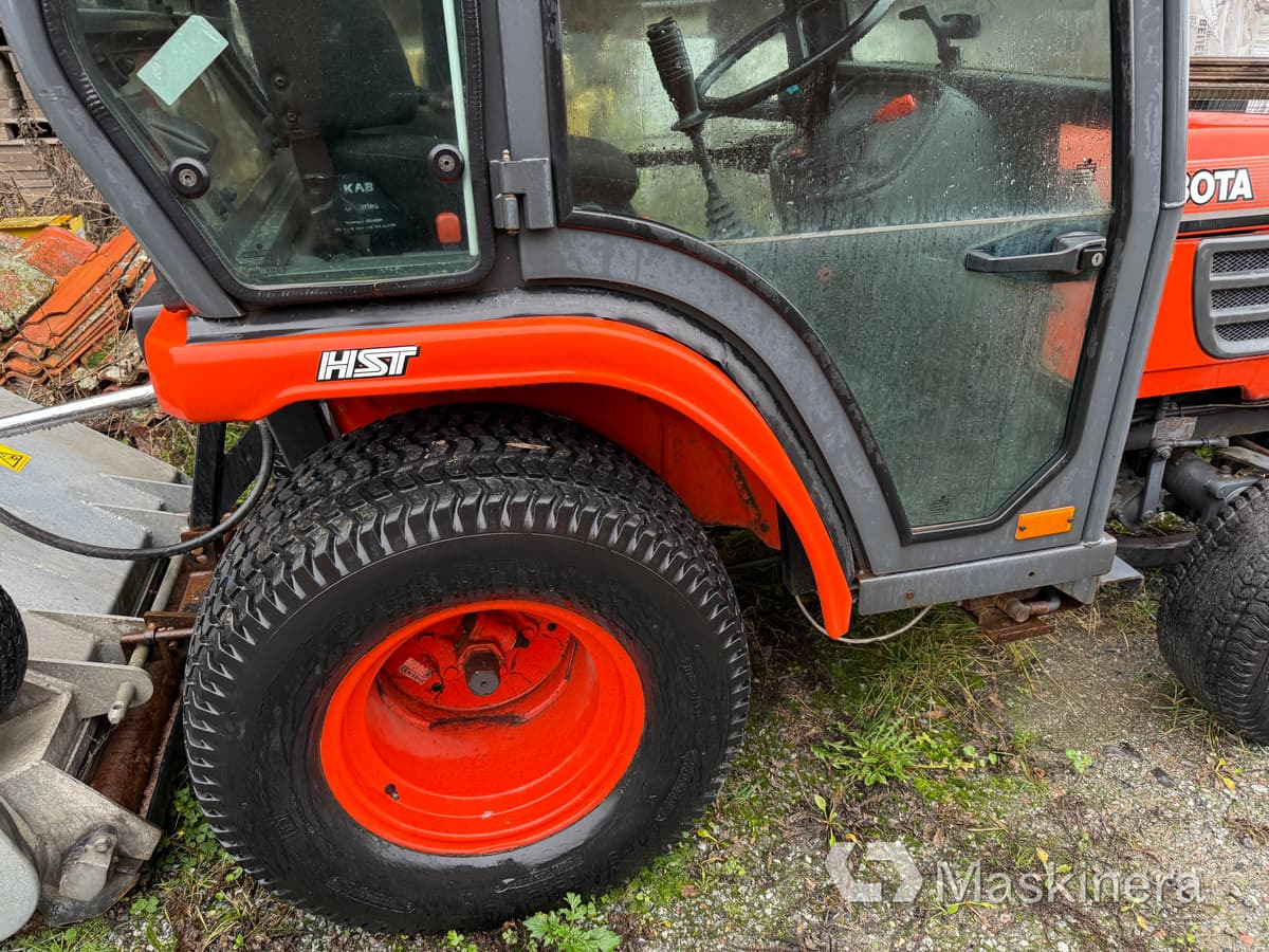 Traktor Traktor Kubota B2100 med Vikplog & Sandspridare: slika Traktor Traktor Kubota B2100 med Vikplog & Sandspridare Traktor Traktor Kubota B2100 med Vikplog & Sandspridare: slika Traktor Traktor Kubota B2100 med Vikplog & Sandspridare