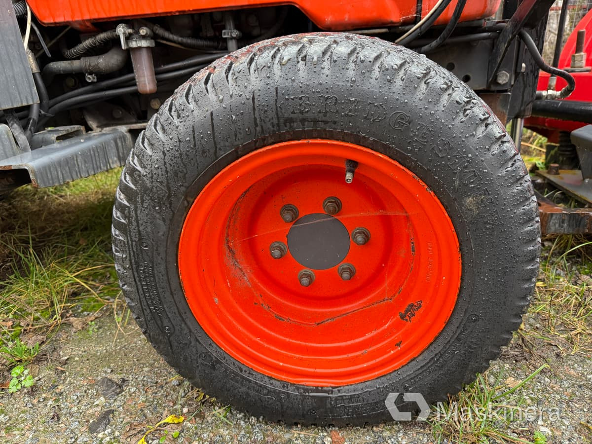 Traktor Traktor Kubota B2100 med Vikplog & Sandspridare: slika Traktor Traktor Kubota B2100 med Vikplog & Sandspridare Traktor Traktor Kubota B2100 med Vikplog & Sandspridare: slika Traktor Traktor Kubota B2100 med Vikplog & Sandspridare