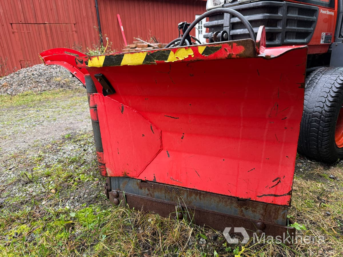 Traktor Traktor Kubota B2100 med Vikplog & Sandspridare: slika Traktor Traktor Kubota B2100 med Vikplog & Sandspridare Traktor Traktor Kubota B2100 med Vikplog & Sandspridare: slika Traktor Traktor Kubota B2100 med Vikplog & Sandspridare