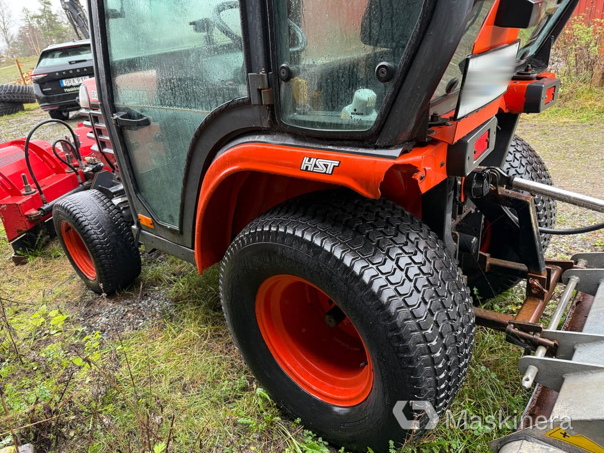 Traktor Traktor Kubota B2100 med Vikplog & Sandspridare: slika Traktor Traktor Kubota B2100 med Vikplog & Sandspridare Traktor Traktor Kubota B2100 med Vikplog & Sandspridare: slika Traktor Traktor Kubota B2100 med Vikplog & Sandspridare