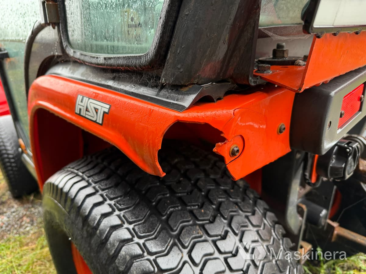 Traktor Traktor Kubota B2100 med Vikplog & Sandspridare: slika Traktor Traktor Kubota B2100 med Vikplog & Sandspridare Traktor Traktor Kubota B2100 med Vikplog & Sandspridare: slika Traktor Traktor Kubota B2100 med Vikplog & Sandspridare