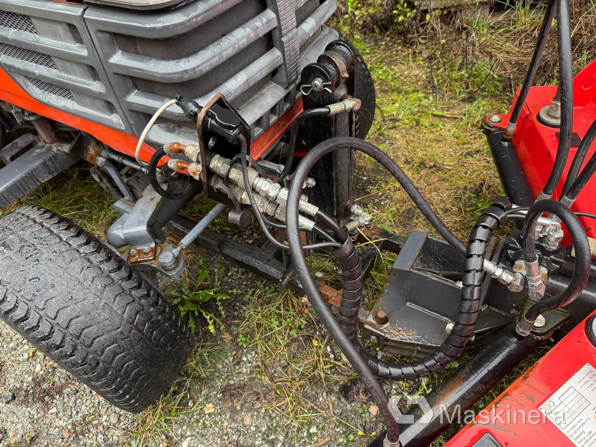 Traktor Traktor Kubota B2100 med Vikplog & Sandspridare: slika Traktor Traktor Kubota B2100 med Vikplog & Sandspridare Traktor Traktor Kubota B2100 med Vikplog & Sandspridare: slika Traktor Traktor Kubota B2100 med Vikplog & Sandspridare