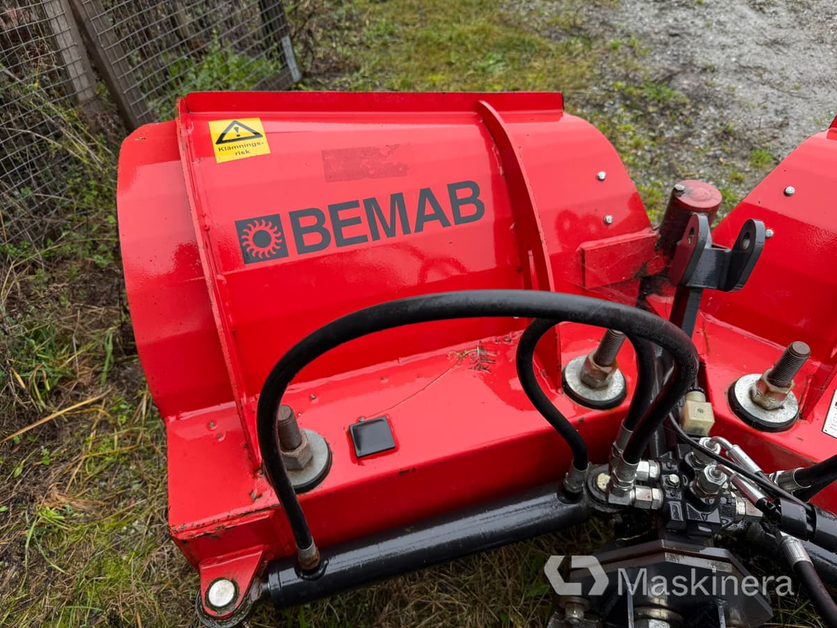 Traktor Traktor Kubota B2100 med Vikplog & Sandspridare: slika Traktor Traktor Kubota B2100 med Vikplog & Sandspridare Traktor Traktor Kubota B2100 med Vikplog & Sandspridare: slika Traktor Traktor Kubota B2100 med Vikplog & Sandspridare