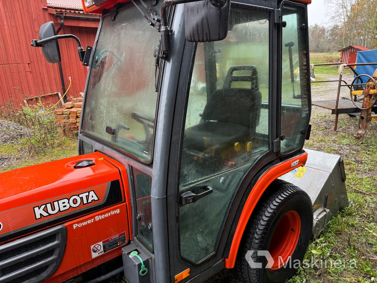 Traktor Traktor Kubota B2100 med Vikplog & Sandspridare: slika Traktor Traktor Kubota B2100 med Vikplog & Sandspridare Traktor Traktor Kubota B2100 med Vikplog & Sandspridare: slika Traktor Traktor Kubota B2100 med Vikplog & Sandspridare
