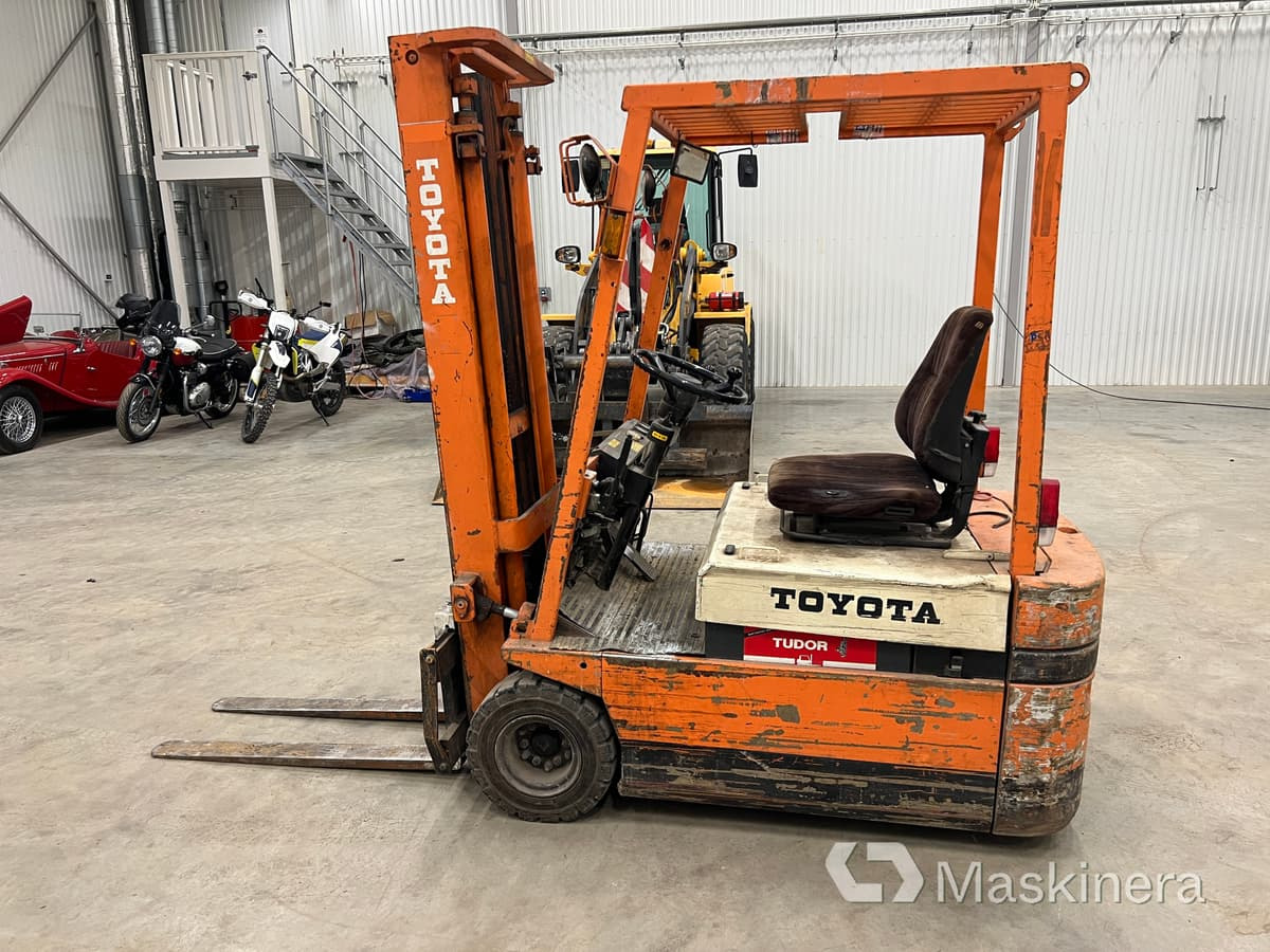 Truck Atlet - Regalni viličar: slika Truck Atlet - Regalni viličar Truck Atlet - Regalni viličar: slika Truck Atlet - Regalni viličar