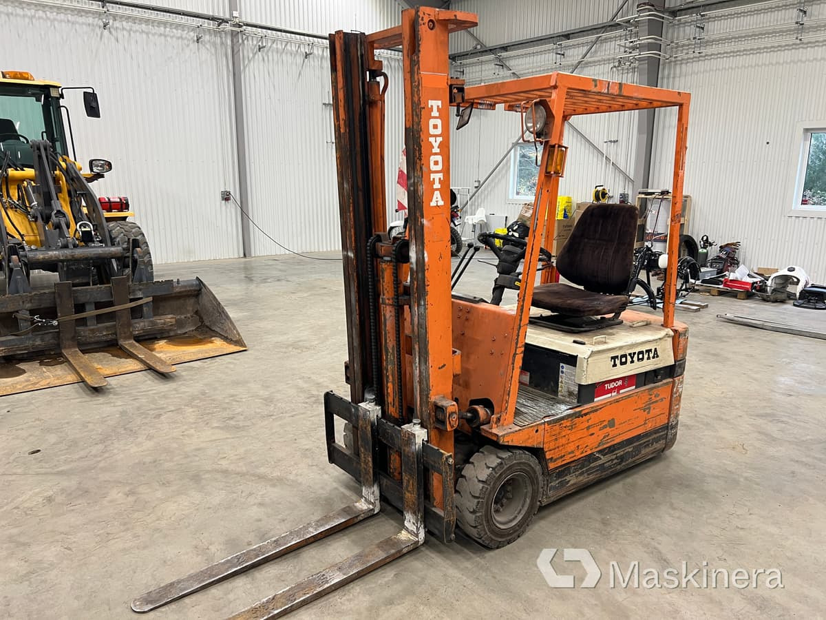 Truck Atlet - Regalni viličar: slika Truck Atlet - Regalni viličar Truck Atlet - Regalni viličar: slika Truck Atlet - Regalni viličar