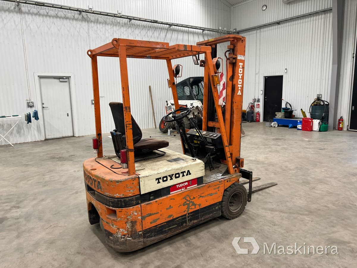 Truck Atlet - Regalni viličar: slika Truck Atlet - Regalni viličar Truck Atlet - Regalni viličar: slika Truck Atlet - Regalni viličar