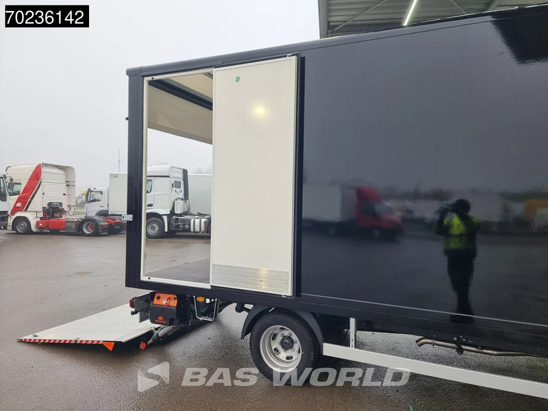 Iveco Daily 35C18 3.0L Automaat 2025 MODEL 1000kg Laadklep ACC Navi Airco Zijdeur Bakwagen Meubelbak Koffer 21m3 Airco - Dostavno vozilo sa zatvorenim sandukom: slika Iveco Daily 35C18 3.0L Automaat 2025 MODEL 1000kg Laadklep ACC Navi Airco Zijdeur Bakwagen Meubelbak Koffer 21m3 Airco - Dostavno vozilo sa zatvorenim sandukom Iveco Daily 35C18 3.0L Automaat 2025 MODEL 1000kg Laadklep ACC Navi Airco Zijdeur Bakwagen Meubelbak Koffer 21m3 Airco - Dostavno vozilo sa zatvorenim sandukom: slika Iveco Daily 35C18 3.0L Automaat 2025 MODEL 1000kg Laadklep ACC Navi Airco Zijdeur Bakwagen Meubelbak Koffer 21m3 Airco - Dostavno vozilo sa zatvorenim sandukom
