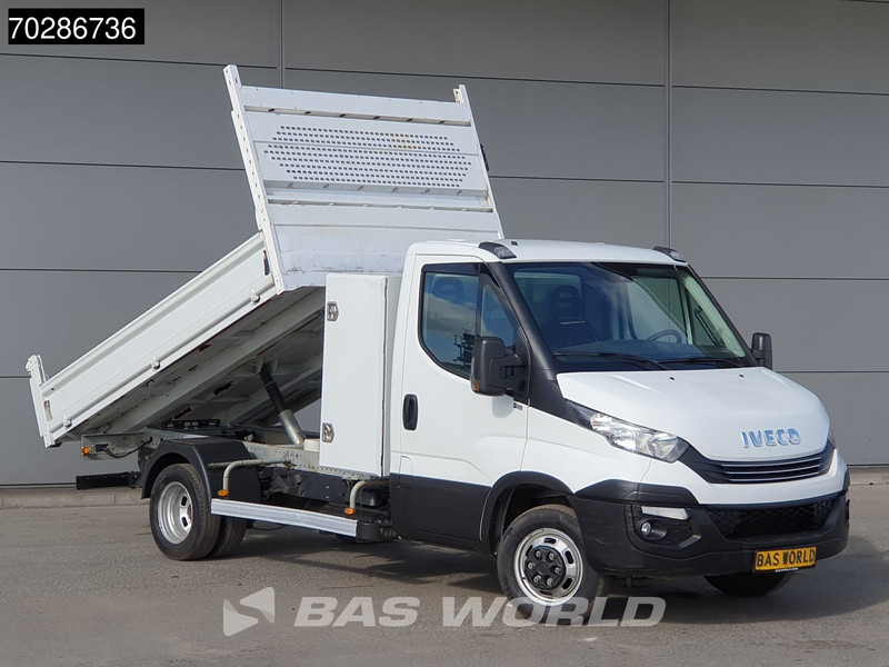 Iveco Daily 35C18 3.0L Automaat Kipper met Kist Dubbellucht 3,5t Trekhaak Airco Euro6 Tipper Kieper Benne 2m3 Airco Trekhaak Cruise control - Mali kamion kiper: slika Iveco Daily 35C18 3.0L Automaat Kipper met Kist Dubbellucht 3,5t Trekhaak Airco Euro6 Tipper Kieper Benne 2m3 Airco Trekhaak Cruise control - Mali kamion kiper Iveco Daily 35C18 3.0L Automaat Kipper met Kist Dubbellucht 3,5t Trekhaak Airco Euro6 Tipper Kieper Benne 2m3 Airco Trekhaak Cruise control - Mali kamion kiper: slika Iveco Daily 35C18 3.0L Automaat Kipper met Kist Dubbellucht 3,5t Trekhaak Airco Euro6 Tipper Kieper Benne 2m3 Airco Trekhaak Cruise control - Mali kamion kiper