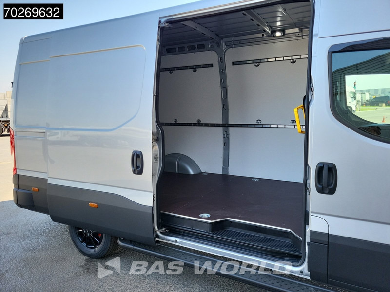 Novi Furgon Iveco Daily 35S21 210PK 3.0L Automaat 2025 Black Edition model L2H2 ACC LED Tacho CarPlay Velgen Camera 12m3 Airco Trekhaak: slika Novi Furgon Iveco Daily 35S21 210PK 3.0L Automaat 2025 Black Edition model L2H2 ACC LED Tacho CarPlay Velgen Camera 12m3 Airco Trekhaak