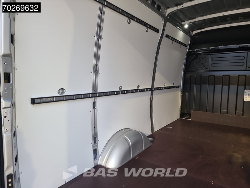 Novi Furgon Iveco Daily 35S21 210PK 3.0L Automaat 2025 Black Edition model L2H2 ACC LED Tacho CarPlay Velgen Camera 12m3 Airco Trekhaak: slika Novi Furgon Iveco Daily 35S21 210PK 3.0L Automaat 2025 Black Edition model L2H2 ACC LED Tacho CarPlay Velgen Camera 12m3 Airco Trekhaak