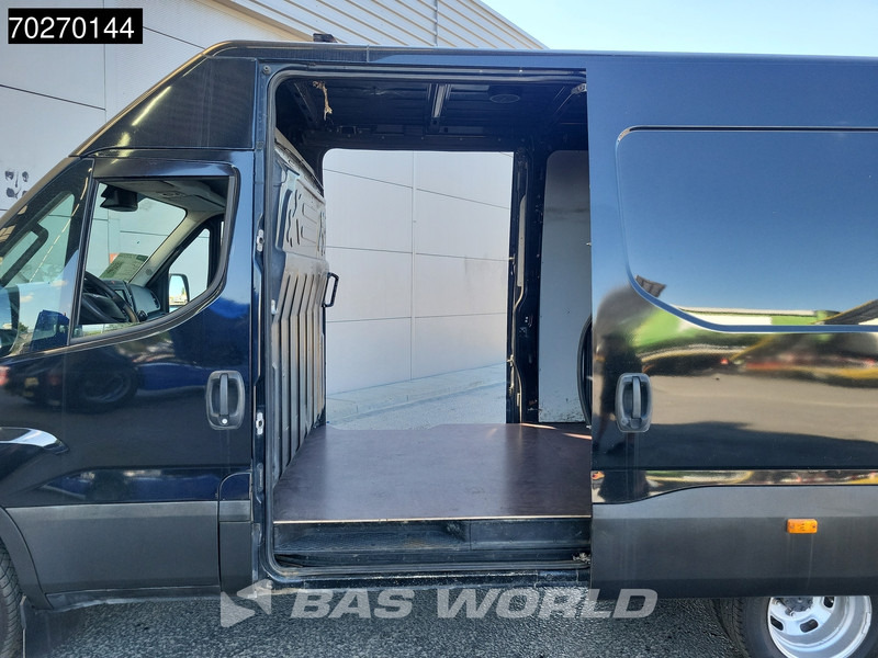 Iveco Daily 50C18 3.0L 180PK Dubbellucht 2x Schuifdeur L2H2 Euro6 Camera Airco Cruise L2 12m3 Airco Cruise control - Furgon: slika Iveco Daily 50C18 3.0L 180PK Dubbellucht 2x Schuifdeur L2H2 Euro6 Camera Airco Cruise L2 12m3 Airco Cruise control - Furgon Iveco Daily 50C18 3.0L 180PK Dubbellucht 2x Schuifdeur L2H2 Euro6 Camera Airco Cruise L2 12m3 Airco Cruise control - Furgon: slika Iveco Daily 50C18 3.0L 180PK Dubbellucht 2x Schuifdeur L2H2 Euro6 Camera Airco Cruise L2 12m3 Airco Cruise control - Furgon