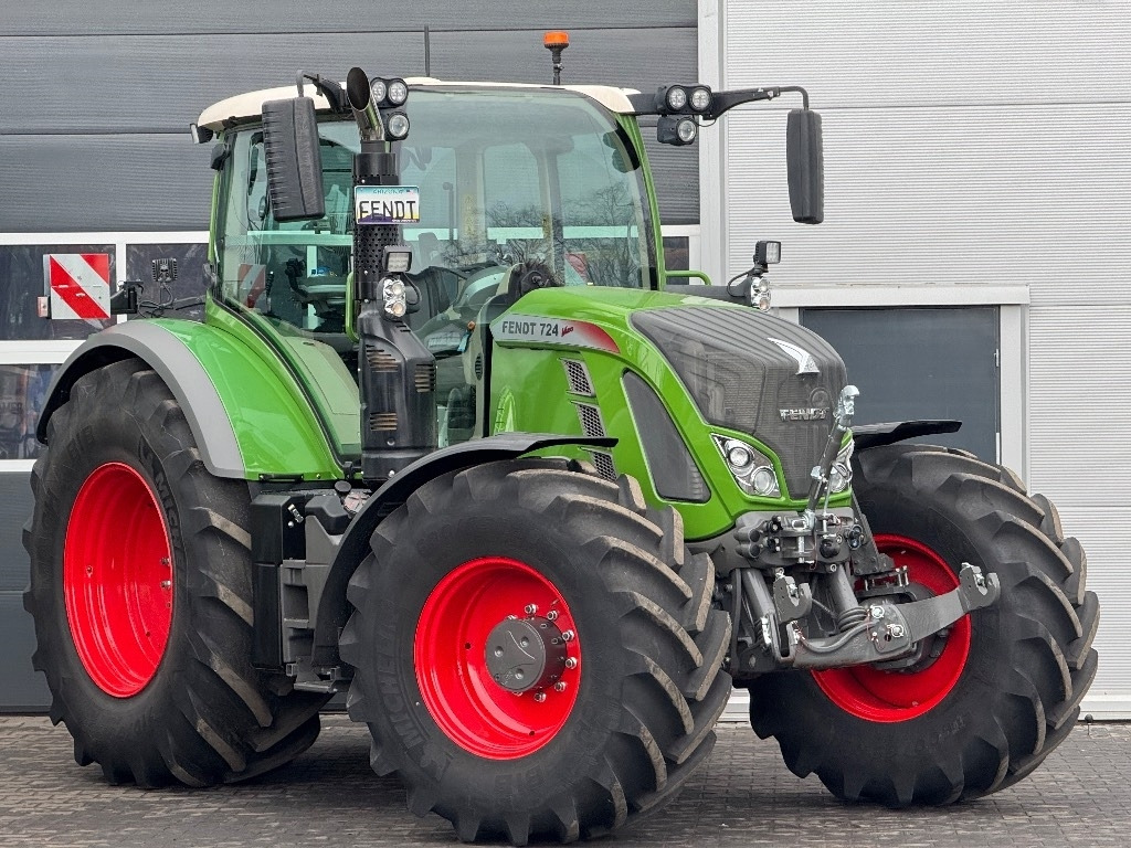 Fendt 724 S4 Profi Plus - Traktor: slika Fendt 724 S4 Profi Plus - Traktor Fendt 724 S4 Profi Plus - Traktor: slika Fendt 724 S4 Profi Plus - Traktor