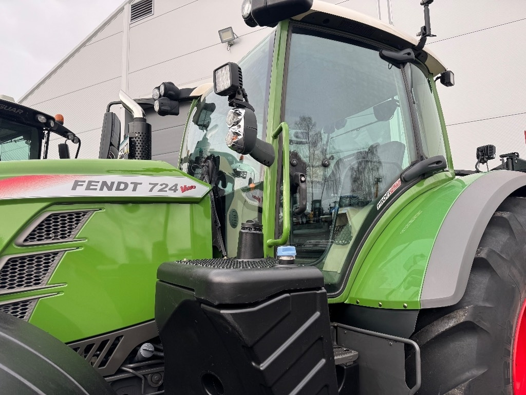 Fendt 724 S4 Profi Plus - Traktor: slika Fendt 724 S4 Profi Plus - Traktor Fendt 724 S4 Profi Plus - Traktor: slika Fendt 724 S4 Profi Plus - Traktor