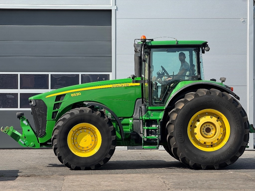 John Deere 8530 AutoPower - Traktor: slika John Deere 8530 AutoPower - Traktor John Deere 8530 AutoPower - Traktor: slika John Deere 8530 AutoPower - Traktor